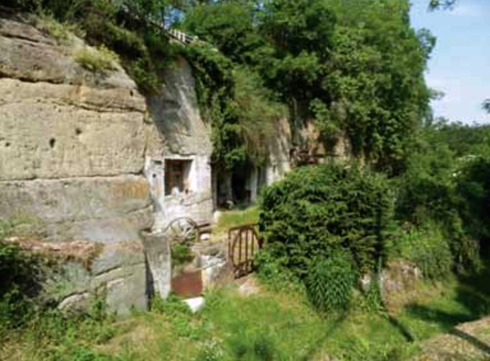 Skalní obydlí v Truskavně č.p. 4.