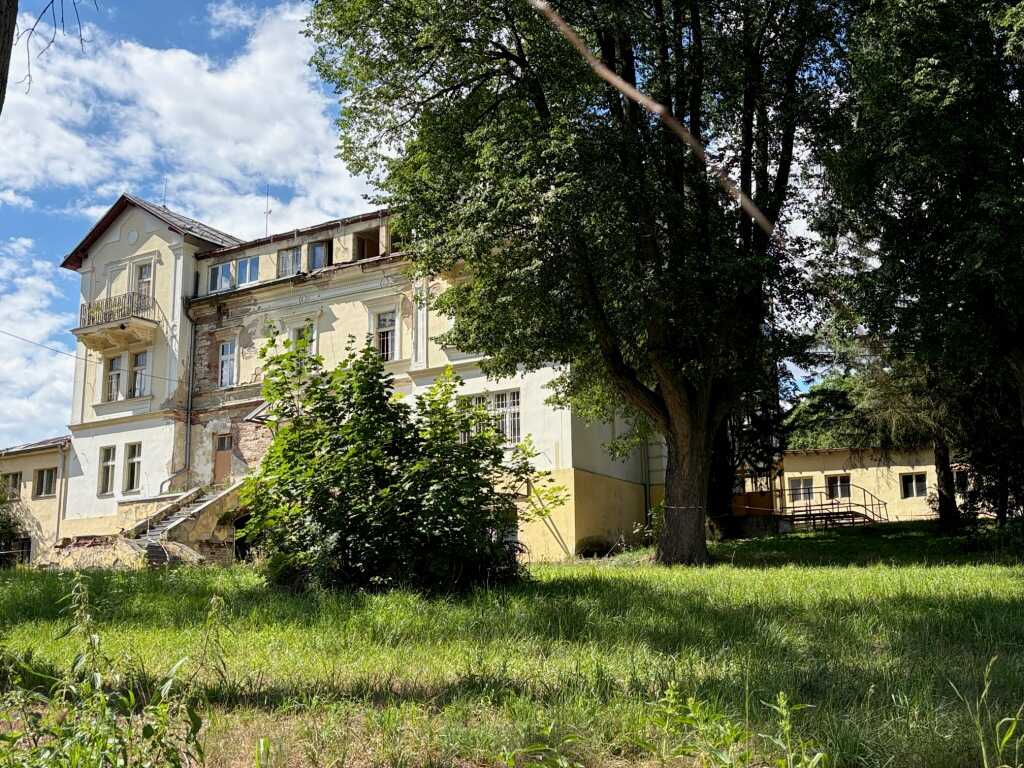 Bývalá lázeňská budova Bellevue.